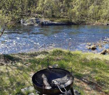 Utsjoki Ski Chalet | Pet-Friendly Leppälän vanhatupa with Rantasauna - Rated 9.8