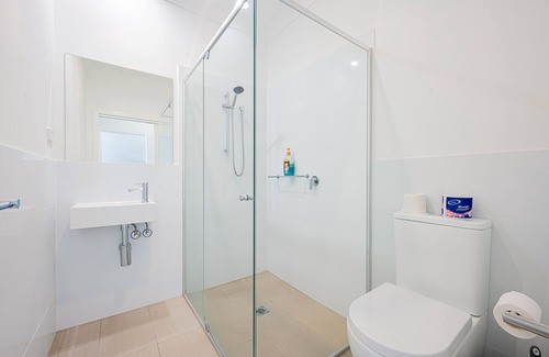 Austral House | Cozy Leppington Villa with Hot Tub and Great Amenities