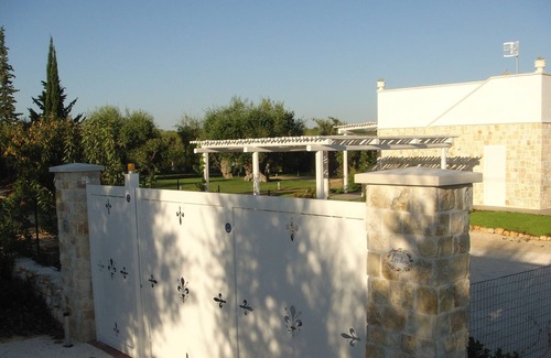 Conversano Villa | Enchanting Leralora Villas: Poolside Retreat in Nature