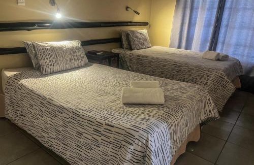 Tierpoort Hotel | Discover Leribisi Lodge: Family-Friendly with Pool Access