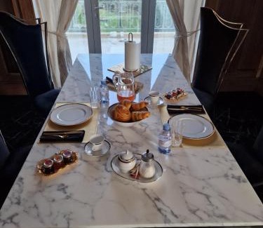 Tonnerre Bed & Breakfast | Discover Les Étoiles: Spa Retreat with High Guest Ratings