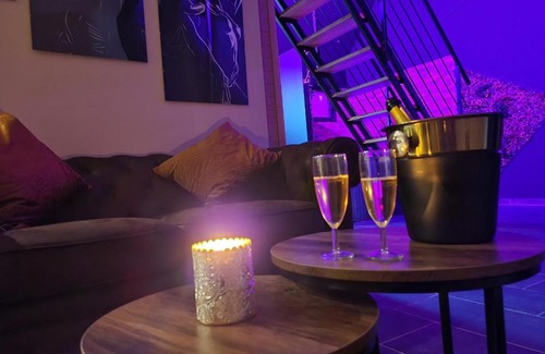 Combourg House | Enchanting Les Étonnants Romantiques with Hot Tub & Family Fun