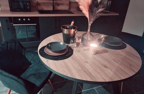 Combourg House | Enchanting Les Étonnants Romantiques with Hot Tub & Family Fun