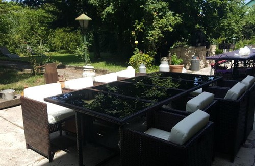Berig-Vintrange Bed & Breakfast | Pet-Friendly Retreat at Les 2 Granges with Ocean View