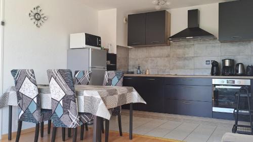 Pluneret Apartment | Oceanfront Escape at Les 2 rivières in Golfe du Morbihan