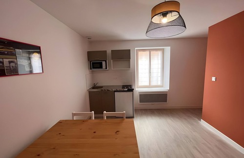Ballon-Saint-Mars Apartment | Pet-Friendly Retreat with Spa Near Les 24h du Mans