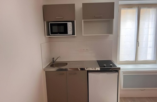 Ballon-Saint-Mars Apartment | Pet-Friendly Retreat with Spa Near Les 24h du Mans
