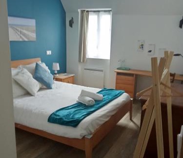 Le Croisic Bed & Breakfast | Relax at Les 3B: Guest Rated 9.5 & Hot Tub Delight