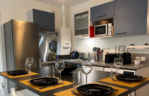 Honfleur Apartment | Les 4 éléments 4★ | Balcony, Elevator & Private Parking | Sleeps 4