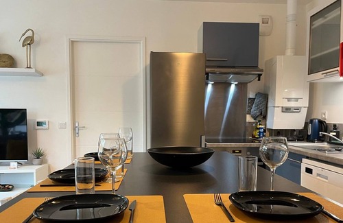 Honfleur Apartment | Les 4 éléments 4★ | Balcony, Elevator & Private Parking | Sleeps 4