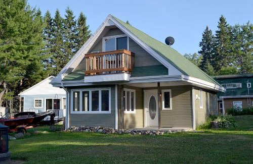 Chute-Saint-Philippe Ski Chalet | Experience Les 4 Chalets - Le 609: Pet-Friendly Retreat