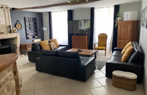 Montpellier de Medillan Villa | Oceanfront Escape at Les 5 Timbres - Guest Rated 9.8