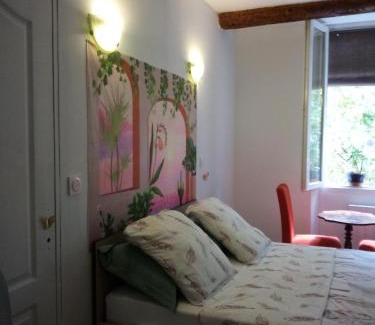Signes House | Explore Les Abeilles: Guest Rated 8.6/10 for Comfort