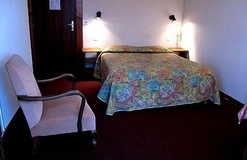 Veyrier-du-Lac Hotel | Comfortable Stay at Les Acacias Bellevue with Family Amenities