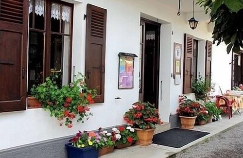 Veyrier-du-Lac Hotel | Comfortable Stay at Les Acacias Bellevue with Family Amenities