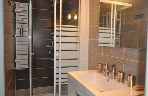 Levelay Bed & Breakfast | Discover Les Acacias: Guest Rated 9.8 with Prime Amenities