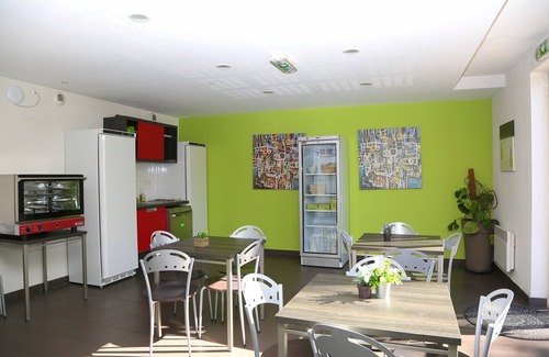 Grand Sud Apartment | Discover Les Académies Aixoises: Pet-Friendly Retreat