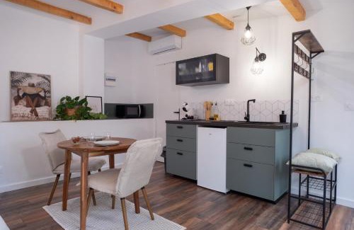 Les Accates Apartment | Family-Friendly Retreat at Les Accatines with Pool Access