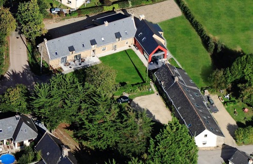 Theix-Noyalo Apartment | Experience Comfort at Les Ajoncs Gîte with Breakfast Included