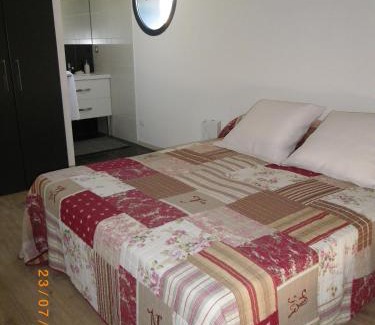 Le Grau-dʼAgde Bed & Breakfast | Discover Les Algues du Grau: Family-Friendly with Pool