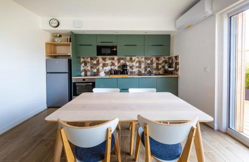 Bleriot-Plage Apartment | Discover Les Amarres: Family-Friendly Retreat by the Sea