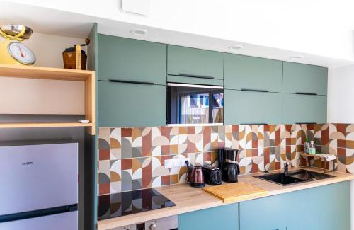 Bleriot-Plage Apartment | Discover Les Amarres: Family-Friendly Retreat by the Sea