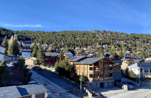 Les Angles Apartment | Cozy Studio Cabine with Mountain View & Close to Shops