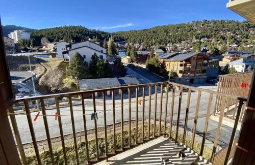 Les Angles Apartment | Cozy Studio Cabine with Mountain View & Close to Shops