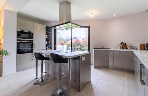 Dax House | Explore Les Arènes: 4-Star Hotel with Pool & Pet Friendly