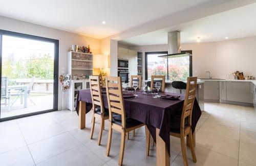 Dax House | Explore Les Arènes: 4-Star Hotel with Pool & Pet Friendly