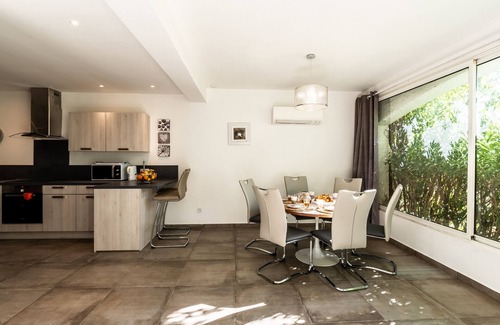 Cala Rossa Apartment | Seaside Escape at Les Arcades de Cala Rossa with Spa