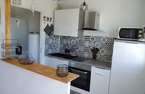 Mers-les-Bains Apartment | Cozy T3 Retreat with Private Parking for Family Comfort