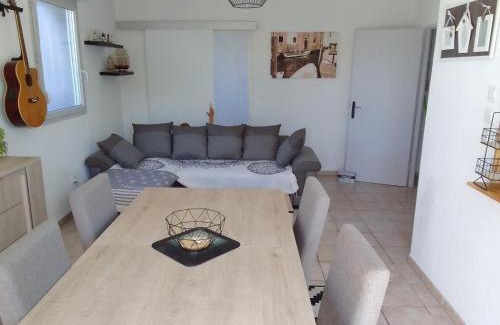 Mers-les-Bains Apartment | Cozy T3 Retreat with Private Parking for Family Comfort