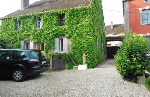 Cheny Bed & Breakfast | Cozy Les Bains Bed & Breakfast with Oceanfront Views