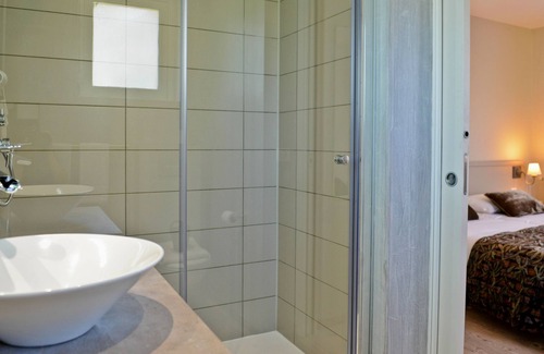 Sevignacq-Meyracq Hotel | Relaxing Retreat at Les Bains de Secours with Spa Access