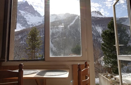 La Grave Apartment | Cozy Studio at Les Balcons de la Meije with Terrace
