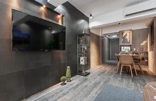 Tsim Sha Tsui Apartment | Discover Les Barons: Family-Friendly and Accessible Stays