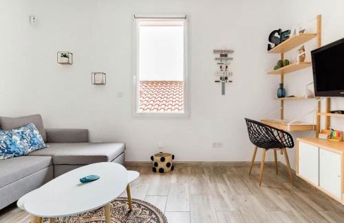 16th Arrondissement Apartment | Pet-Friendly Retreat at Les Bords de l'Estaque with Ocean Views