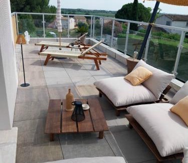 Mus House | Les Brézines: Oceanfront Retreat with Terrace & Pet-Friendly Stay