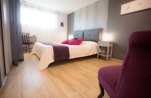 Bruc-sur-Aff Bed & Breakfast | Explore Les Bruyères Room 180 with Pool & Family-Friendly Fun