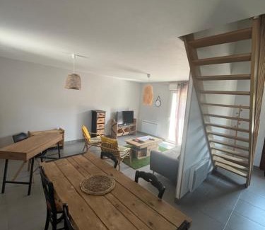 Peuplingues House | Inviting Les Buissonnets: Family-Friendly Getaway Awaits