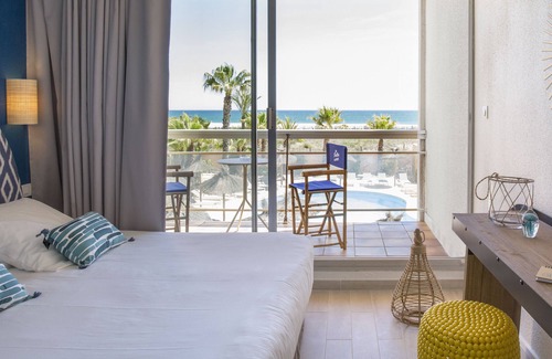 Saint-Cyprien Plage Hotel | Experience Les Bulles de Mer: Eco-Friendly Spa Retreat