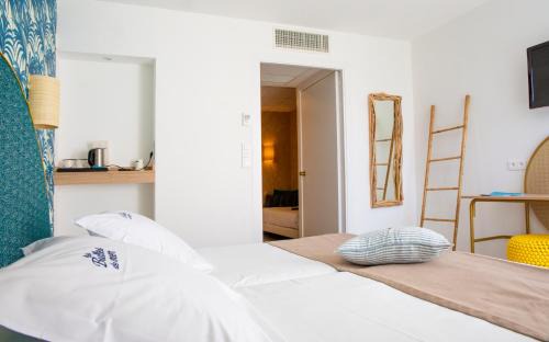 Saint-Cyprien Plage Hotel | Experience Les Bulles de Mer: Spa Hotel by the Lagoon