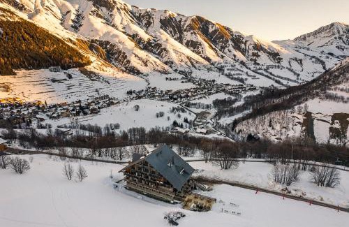 Saint-Sorlin-d'Arves Hotel | Discover Les Cèdres: Spa, Dining & Family-Friendly Retreat