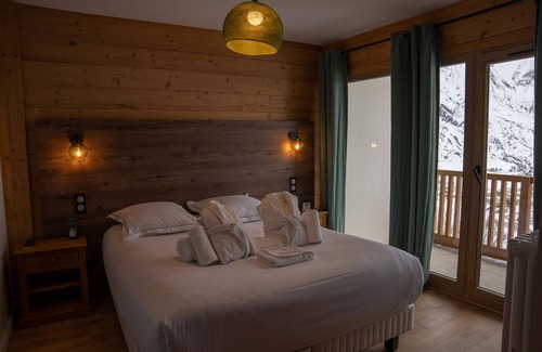 Saint-Sorlin-d'Arves Hotel | Discover Les Cèdres Hôtel: Spa, Restaurant & 9.8 Rated Comfort