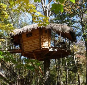Cazarilh Resort | Relax at Les Cabanes De Pyrene with Oceanfront Views