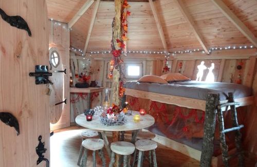 Cazarilh Resort | Relax at Les Cabanes De Pyrene with Oceanfront Views