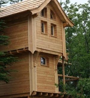 Entrechaux Bed & Breakfast | Indulge in Les Cabanes en Provence: Hot Tub & Family Fun