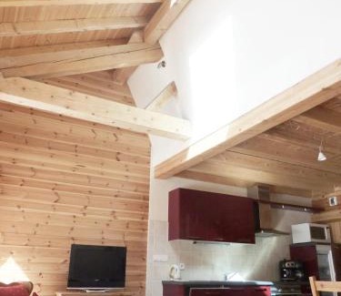 Villar-d'Arene Apartment | Cozy Les Cabasses 8: Ideal Family Retreat in Village House