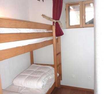 Villar-d'Arene Apartment | Cozy Les Cabasses 8: Ideal Family Retreat in Village House